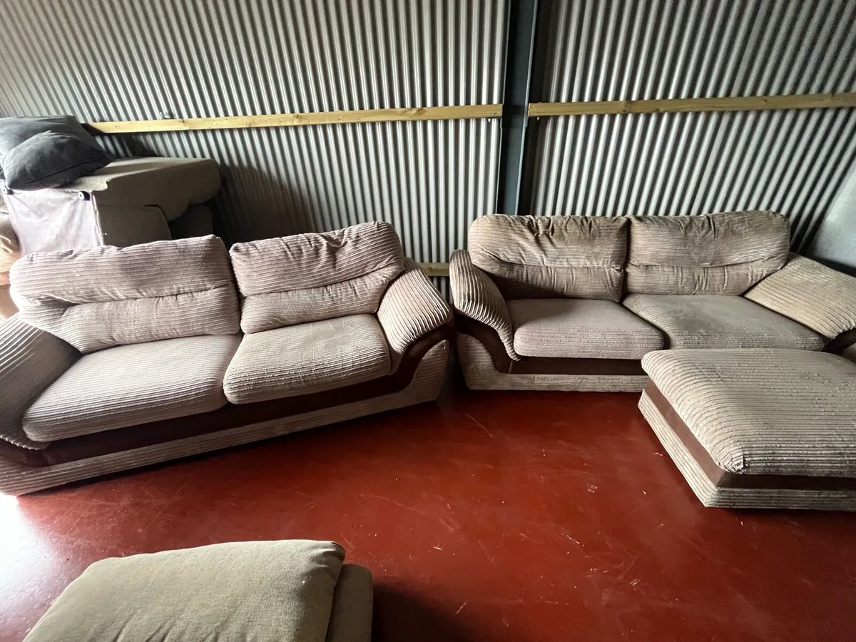 Beige sofa - Image 4