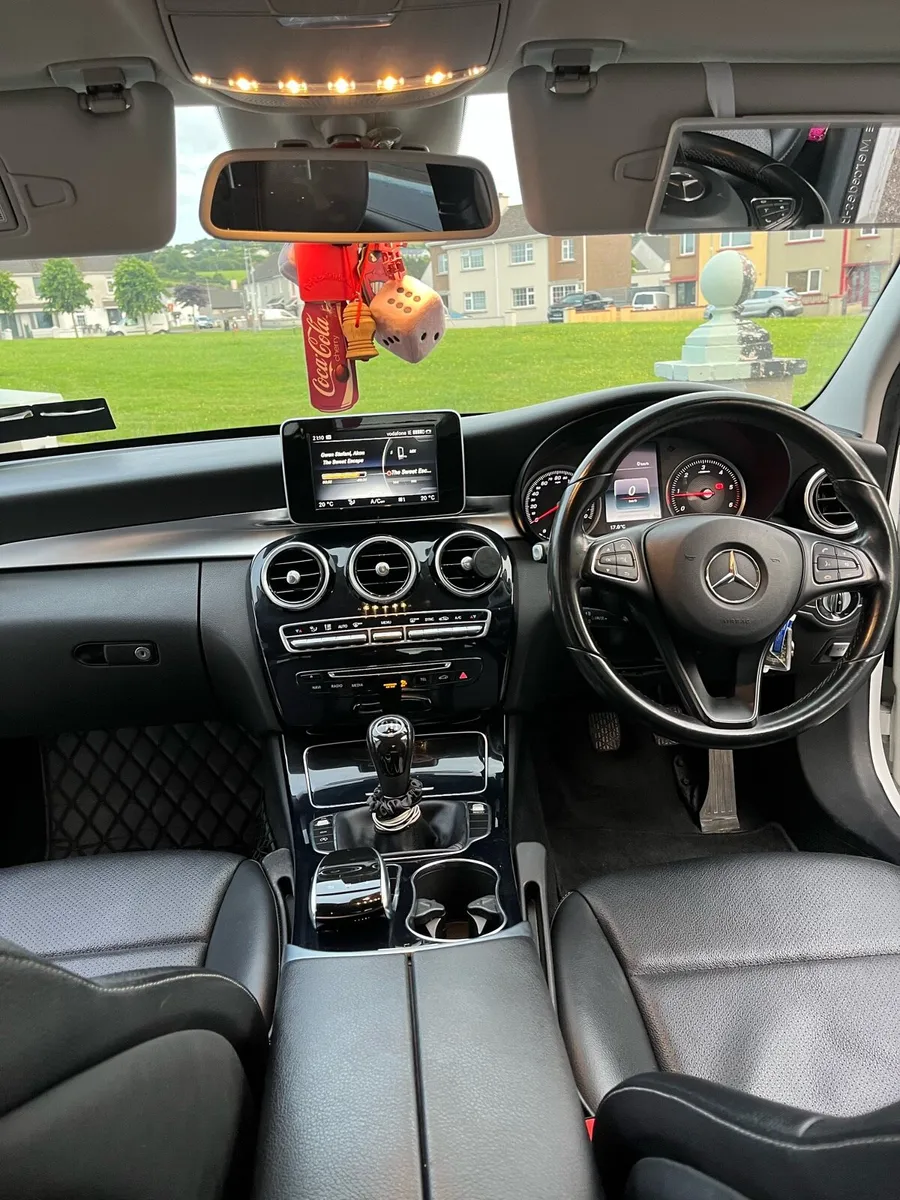 Mercedes Benz - Image 4