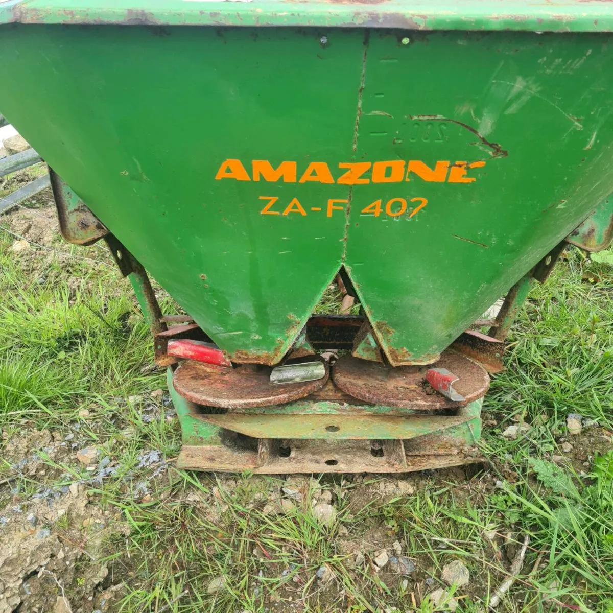 Amazone spreader - Image 1