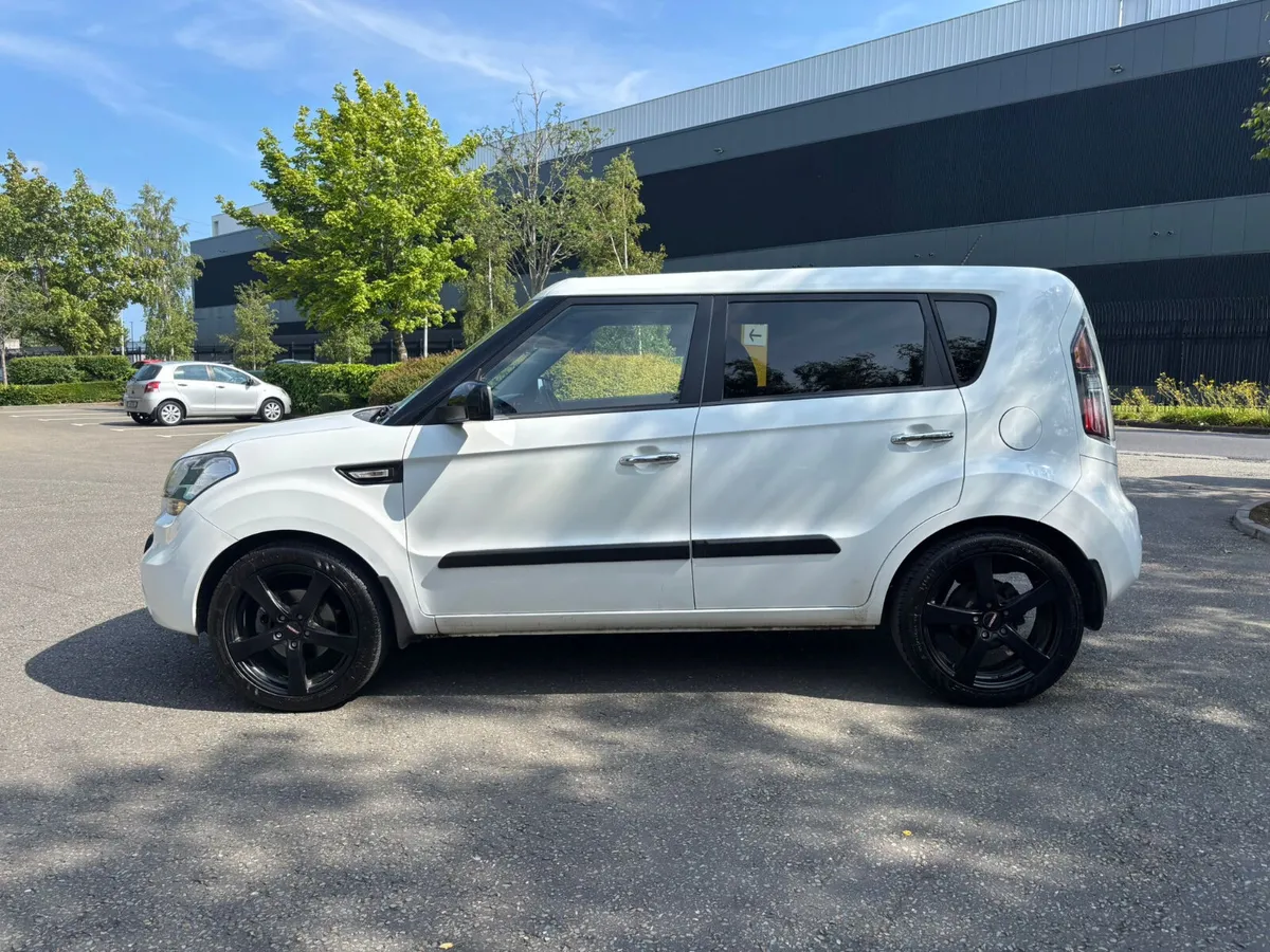 Kia Soul 1.6 Petrol 5 door hatchback - Image 4