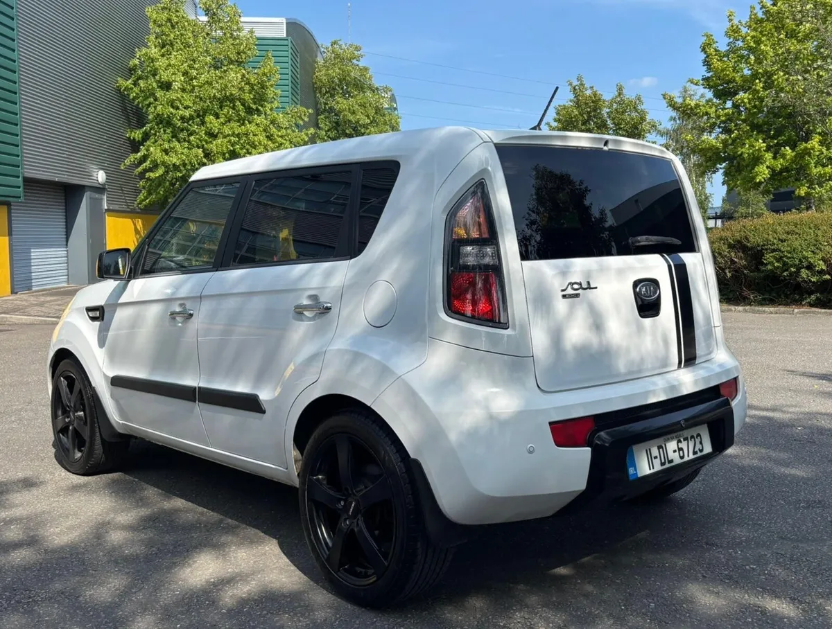 Kia Soul 1.6 Petrol 5 door hatchback - Image 3