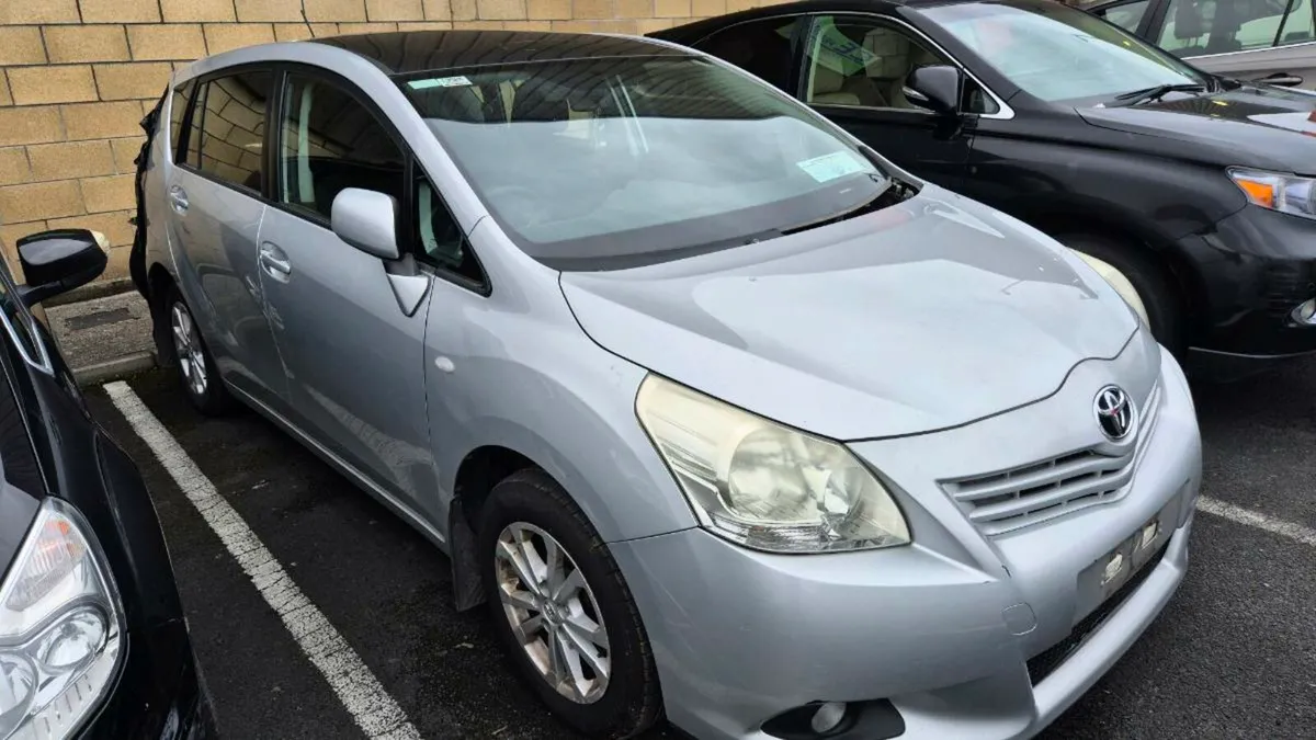 Toyota verso for parts - Image 2