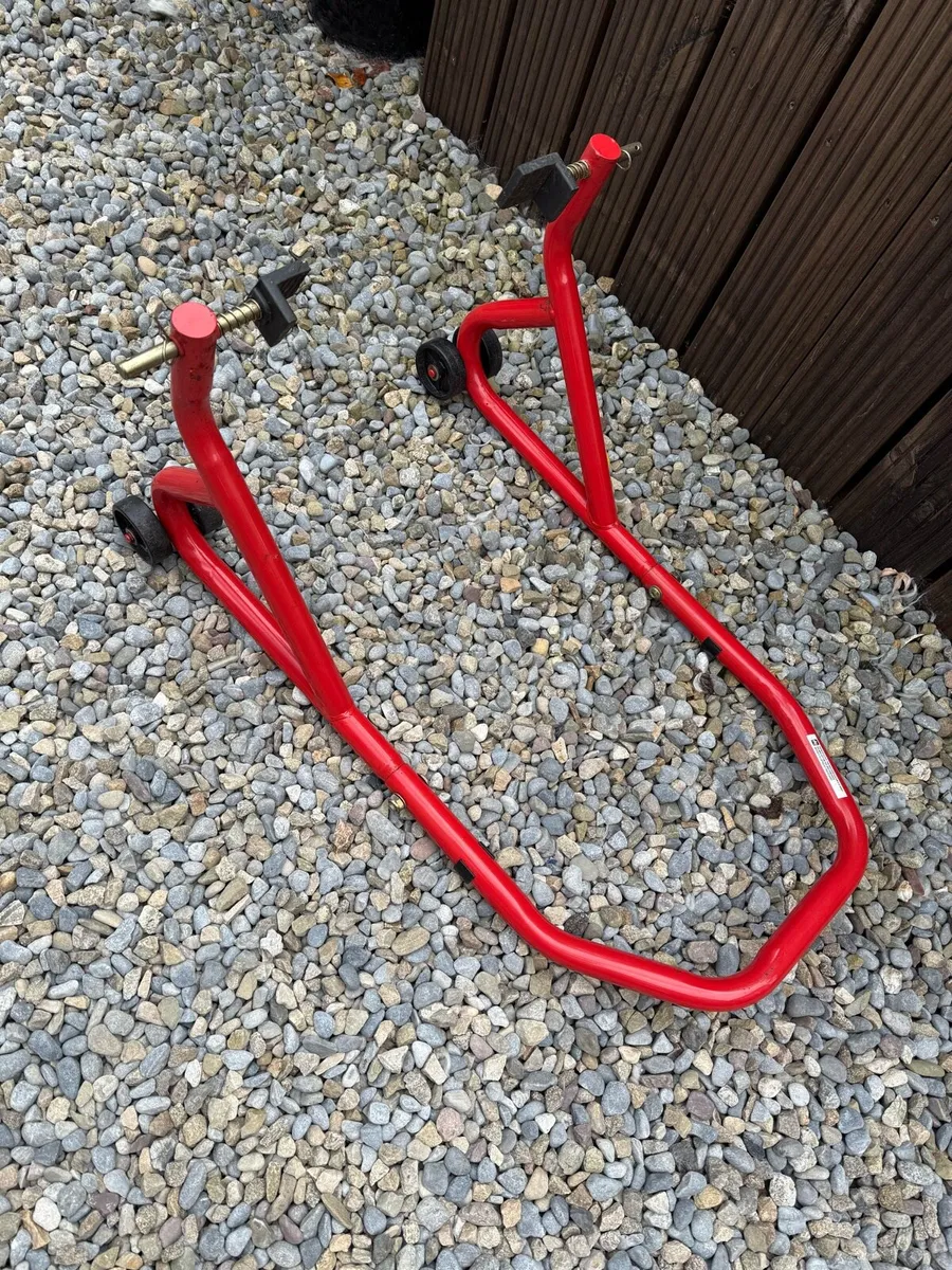 Motorcycle stand ,Suzuki 650 exhaust - Image 2
