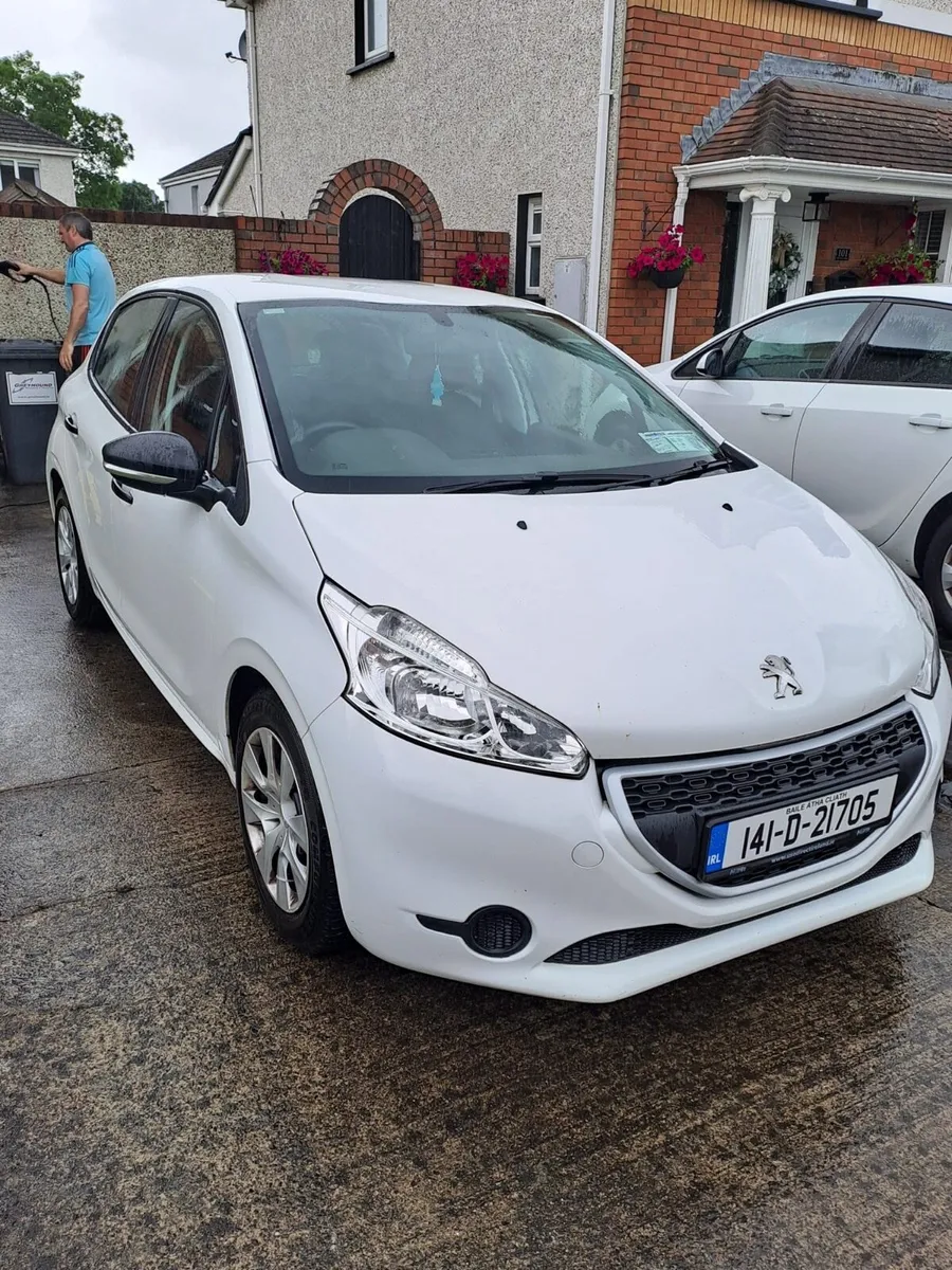 Peugeot 208 - Image 1