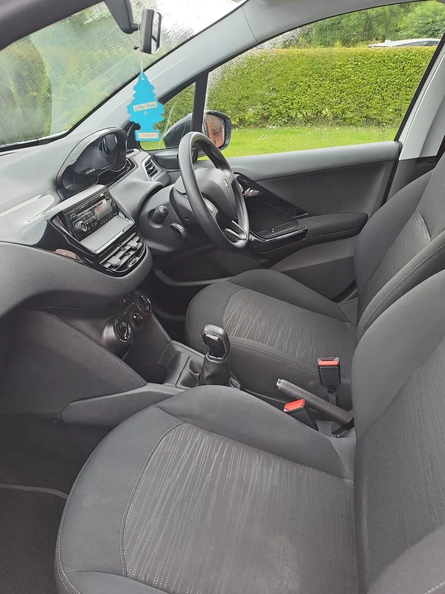 Peugeot 208 - Image 4