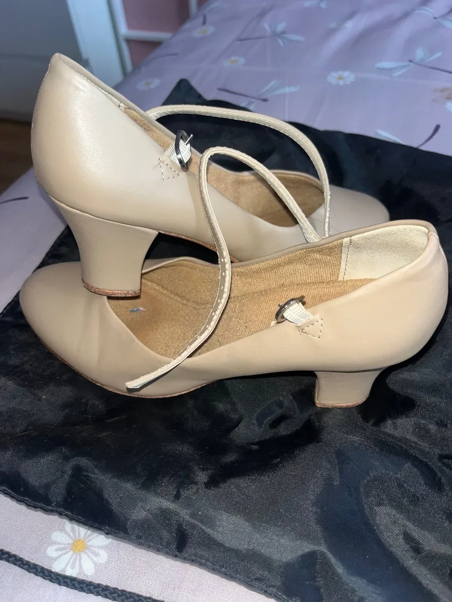 Dance shoes - Image 2