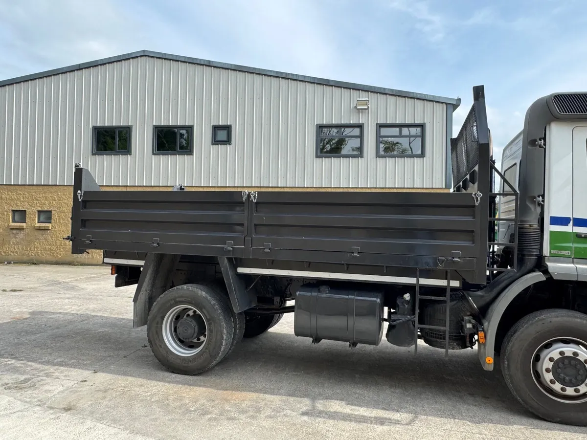 Ex Council Mercedes 18t drop  tipper, only 37k mls - Image 2