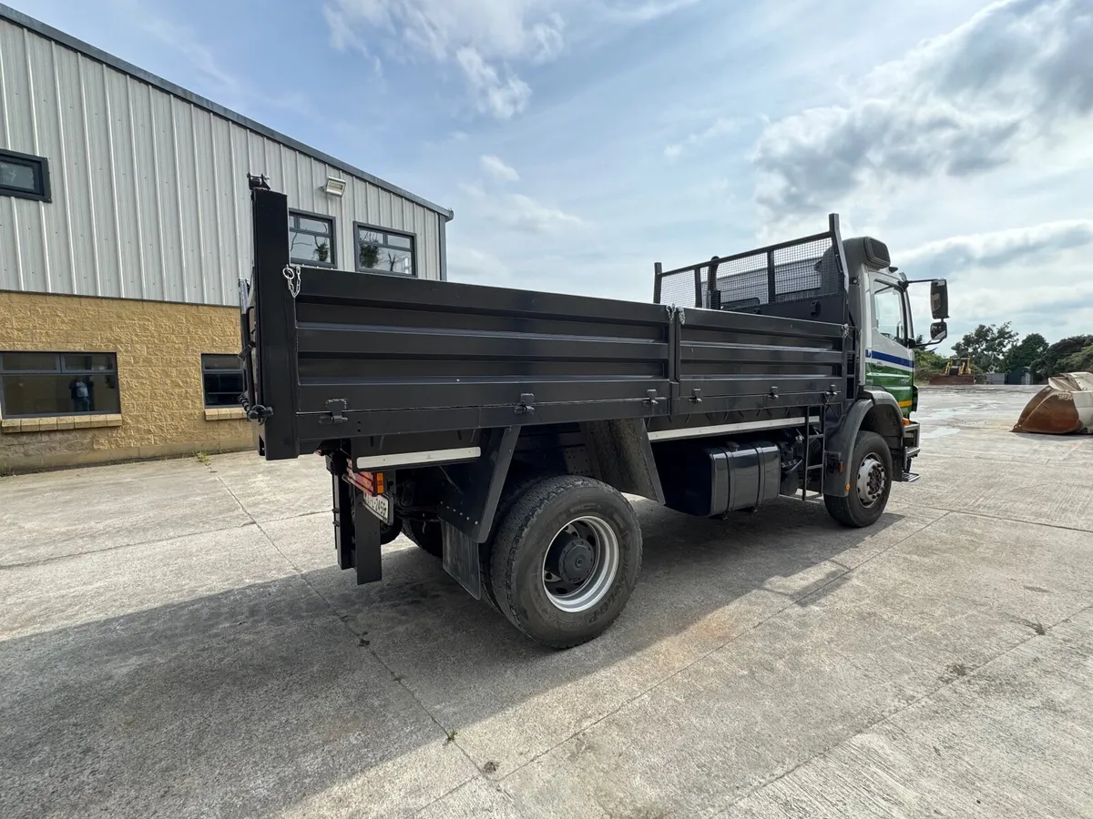 Ex Council Mercedes 18t drop  tipper, only 37k mls - Image 4
