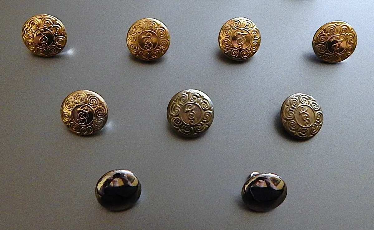 Vintage & Modern Garda Siochana Uniform Buttons - Image 3