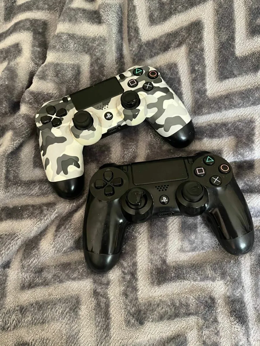 PlayStation 4 Pro (1TB) + 2 Controllers 🎮 - Image 2