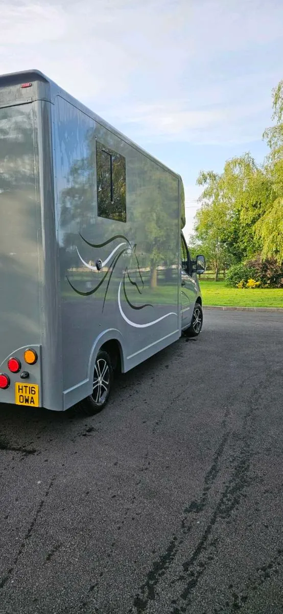 Horse box 48000 miles Renault master - Image 4