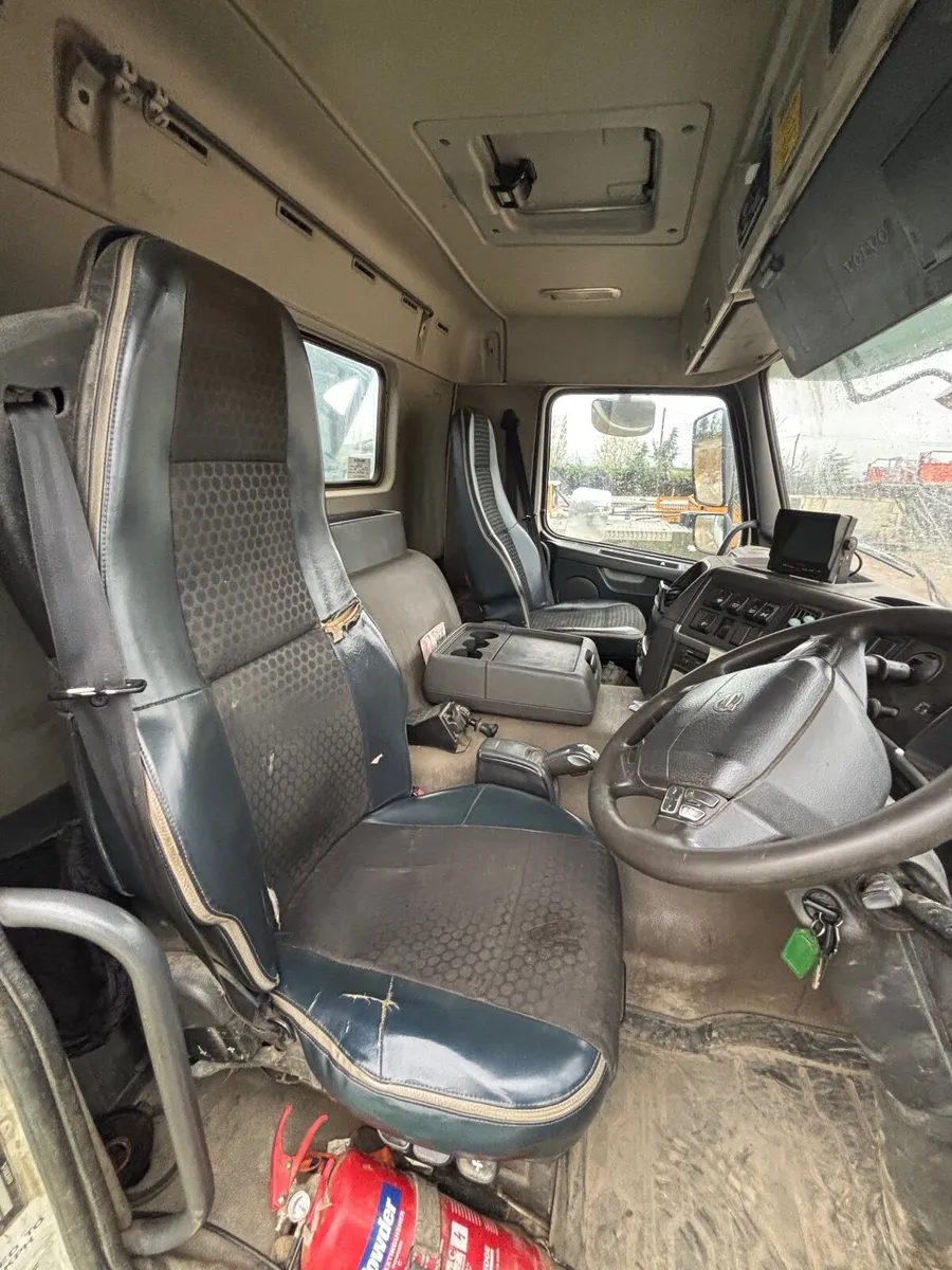 2012 Volvo tipper - Image 2