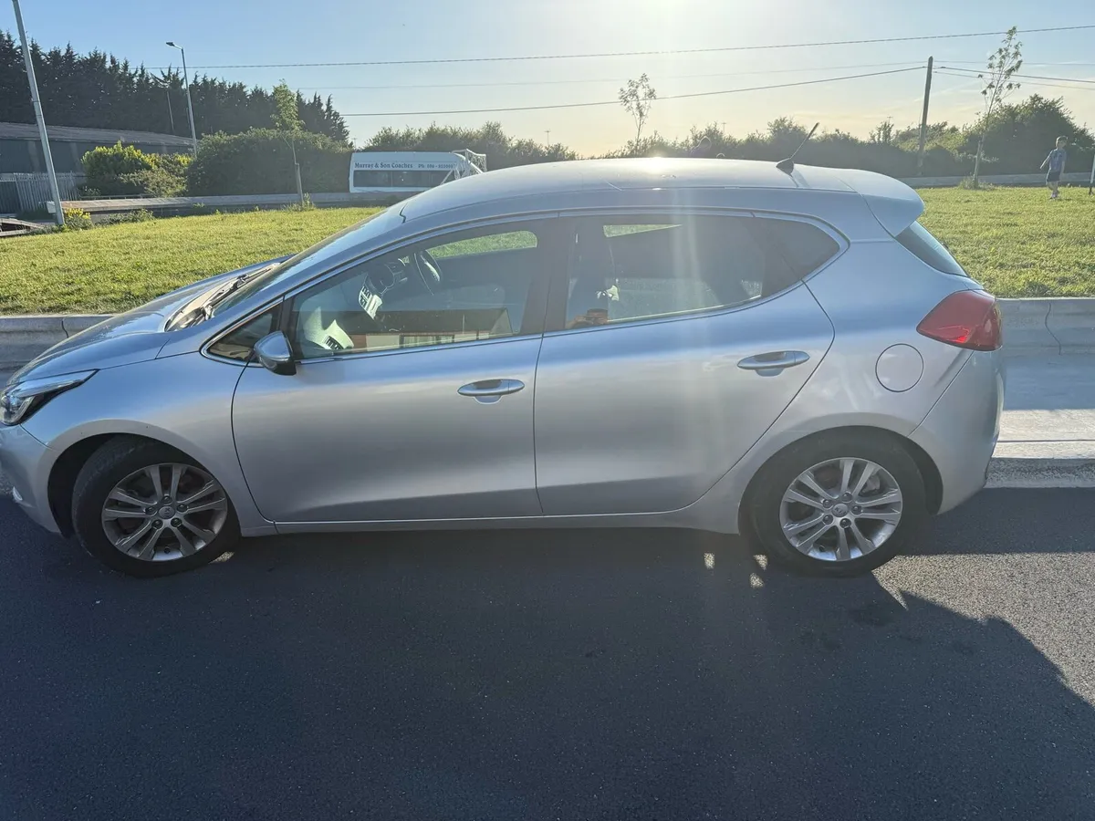2014 (141) Kia Ceed 1.4 Crdi - Image 2