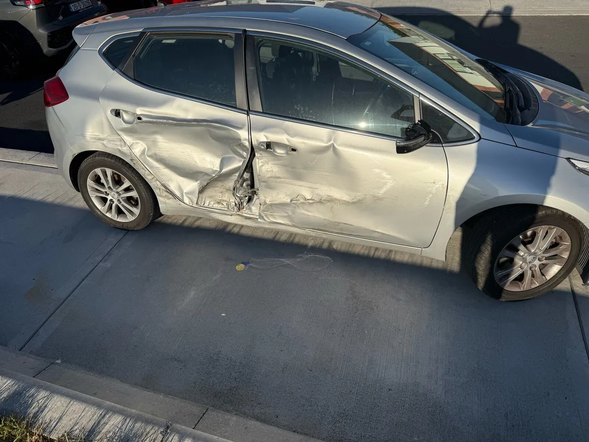 2014 (141) Kia Ceed 1.4 Crdi - Image 4
