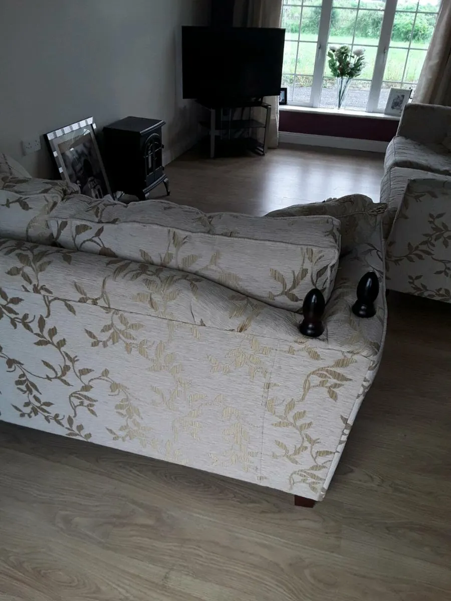 2 sofas 5ft and 6ft top quality 200e each - Image 3