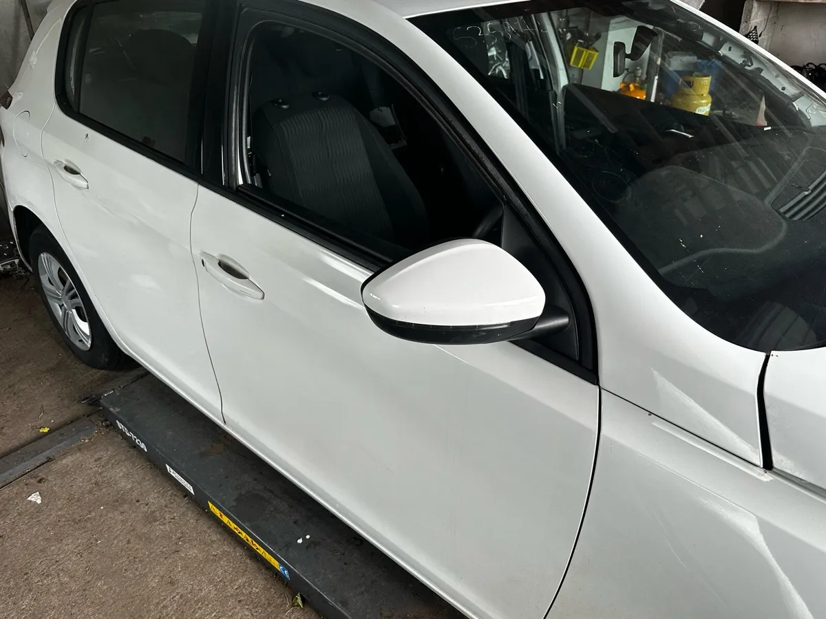 Peugeot 308 MK2 BREAKING 2017 1.6 Diesel 30k miles - Image 3