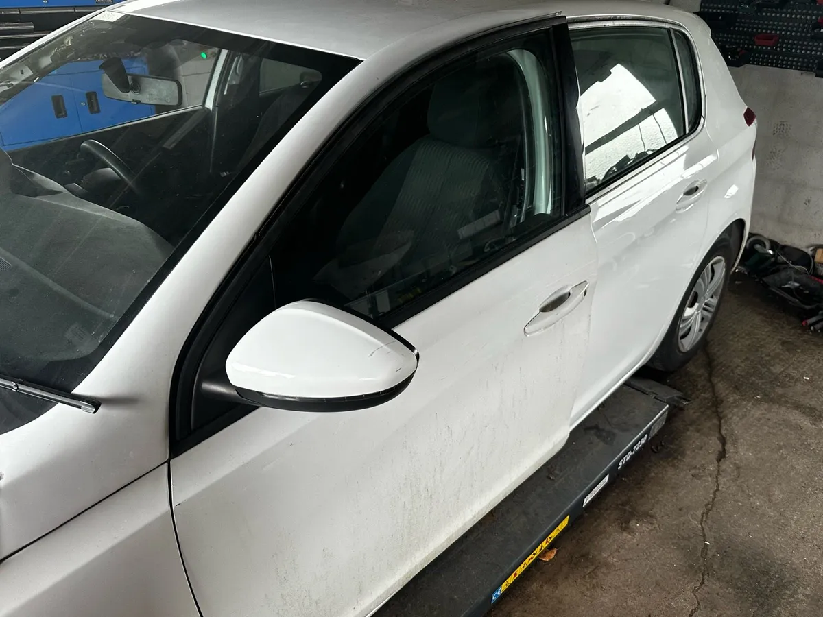 Peugeot 308 MK2 BREAKING 2017 1.6 Diesel 30k miles - Image 4