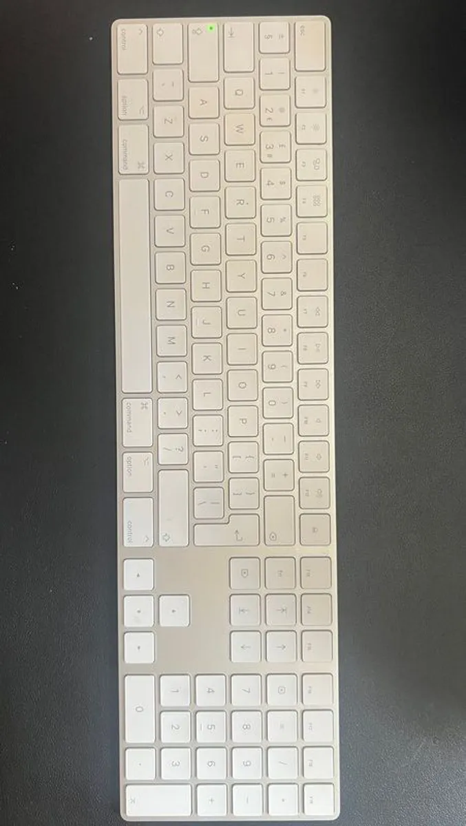 Apple Magic Keyboard 1st Gen with numeric keypad - Image 1