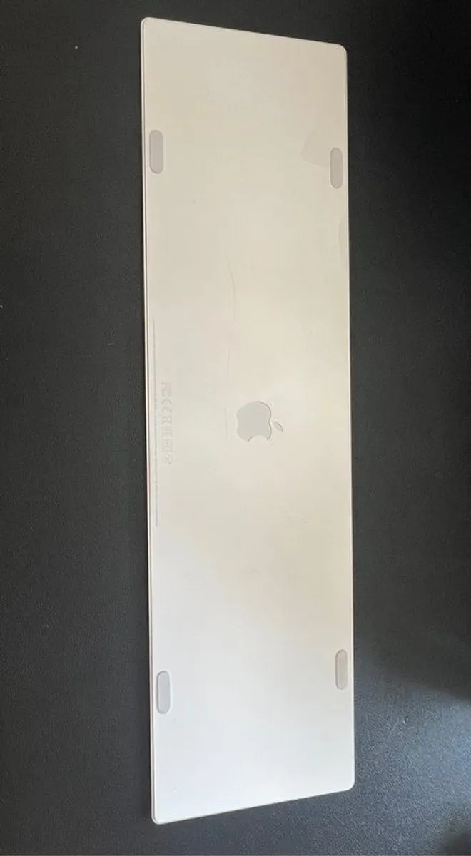 Apple Magic Keyboard 1st Gen with numeric keypad - Image 2