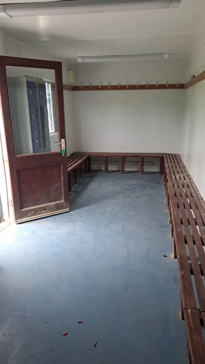 Cabin Changing room - Image 2