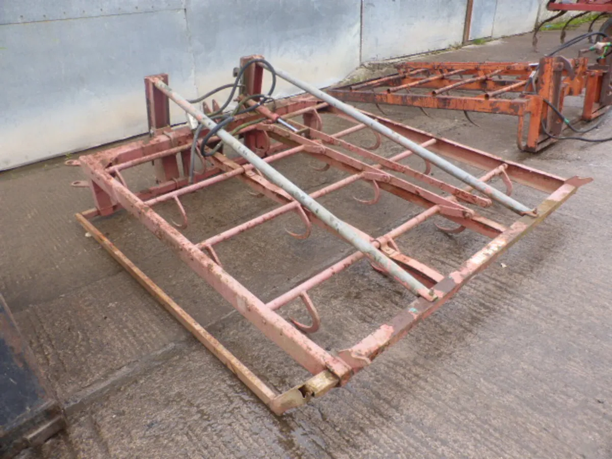 Flat 8 Bale Grab - Image 1