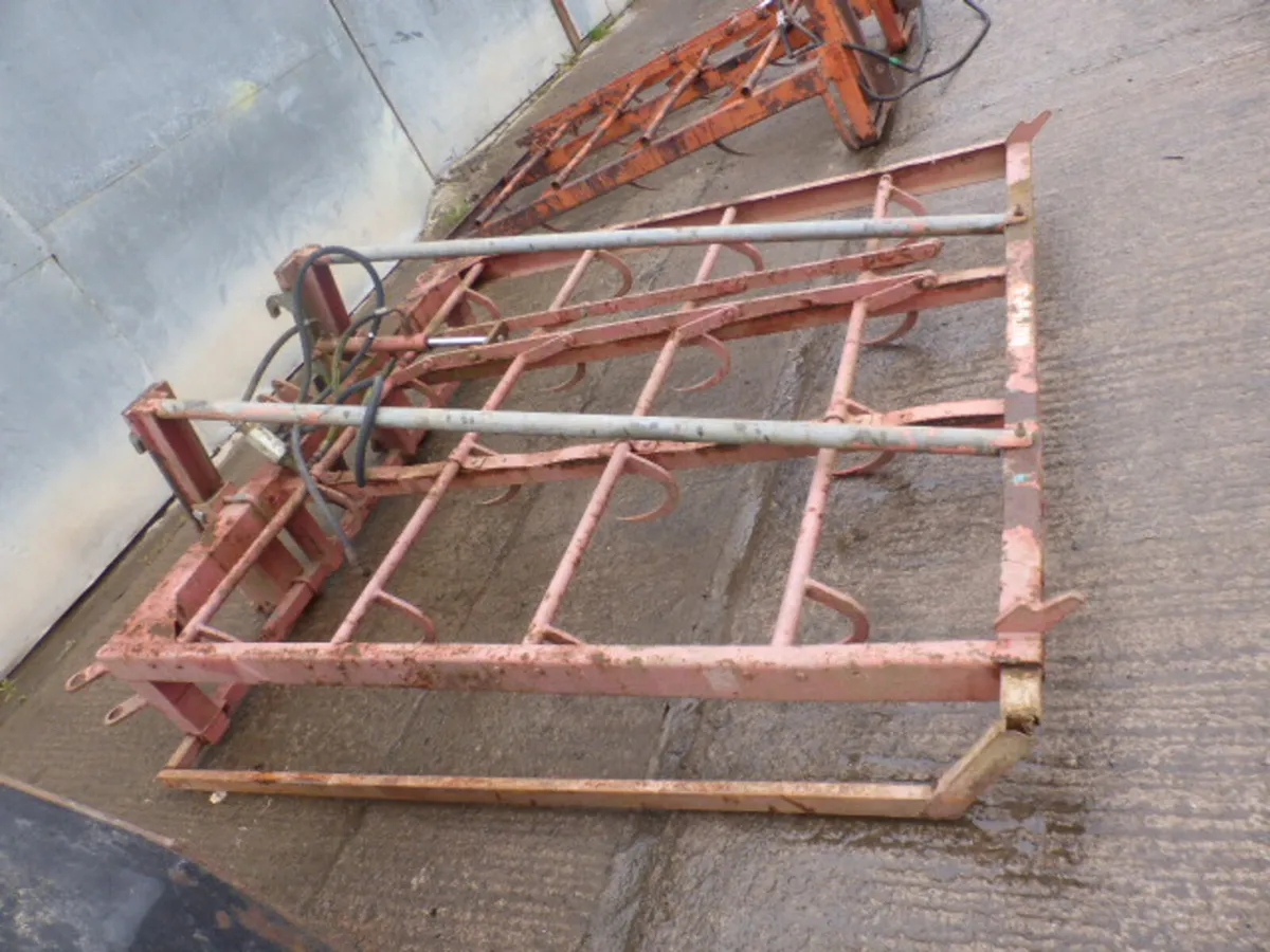 Flat 8 Bale Grab - Image 2