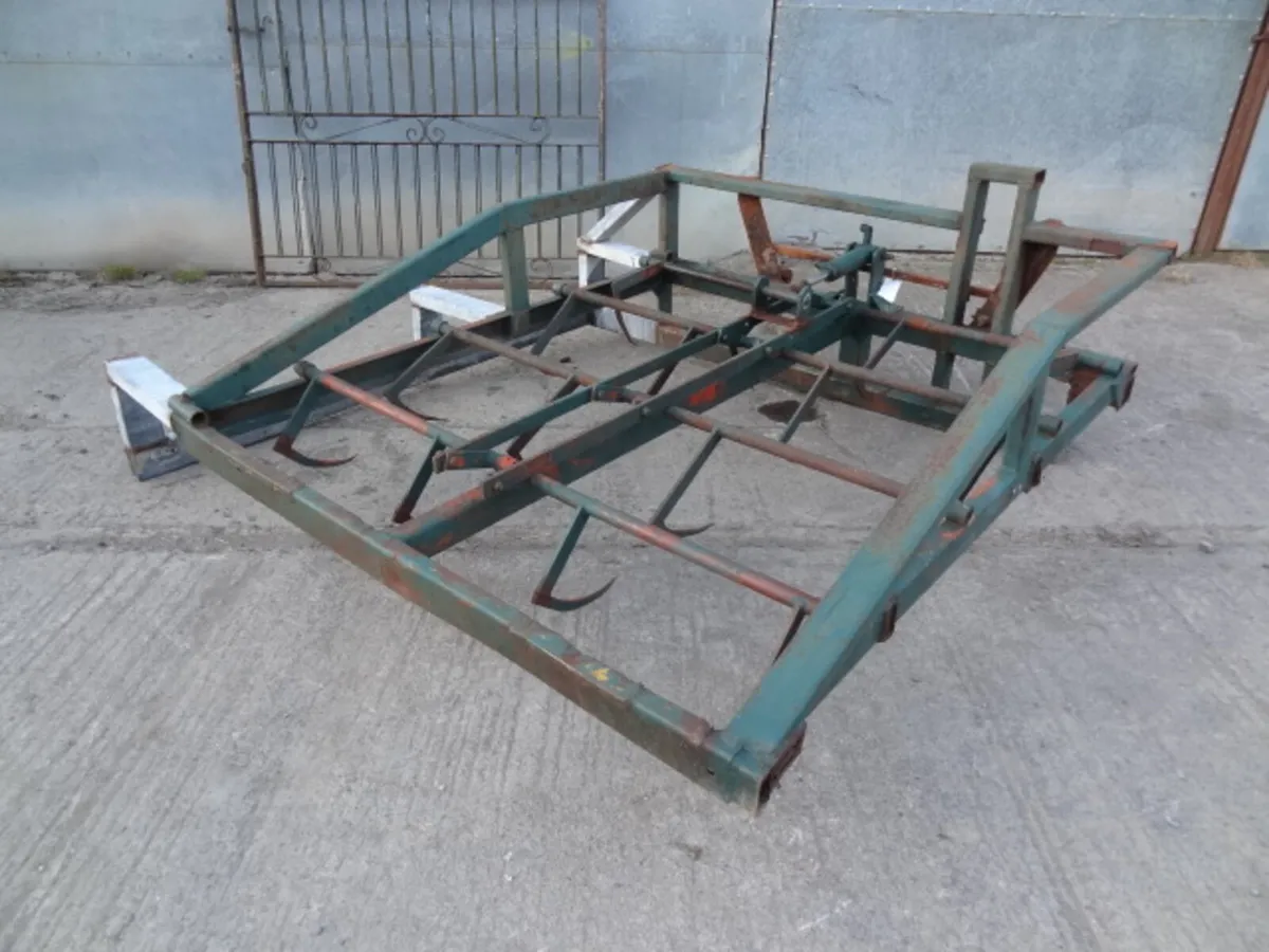 Flat 8 Bale Grab - Image 3