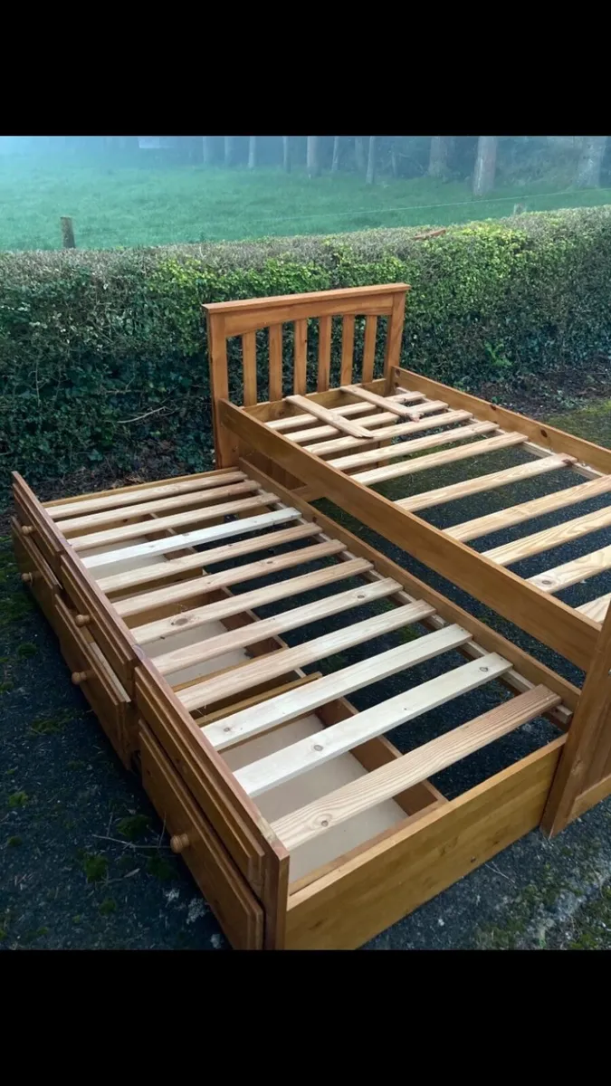 Twin bed - Image 1
