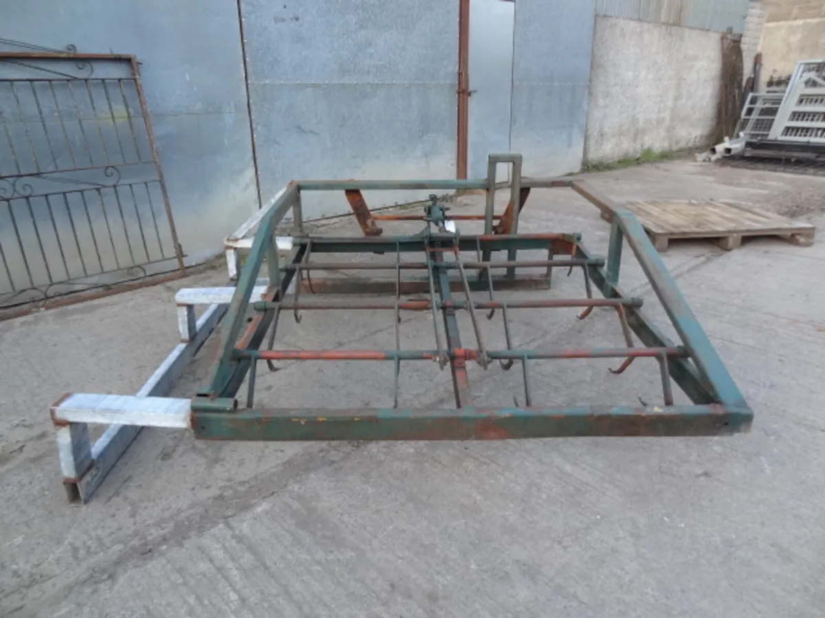 Flat 8 Bale Grab - Image 2