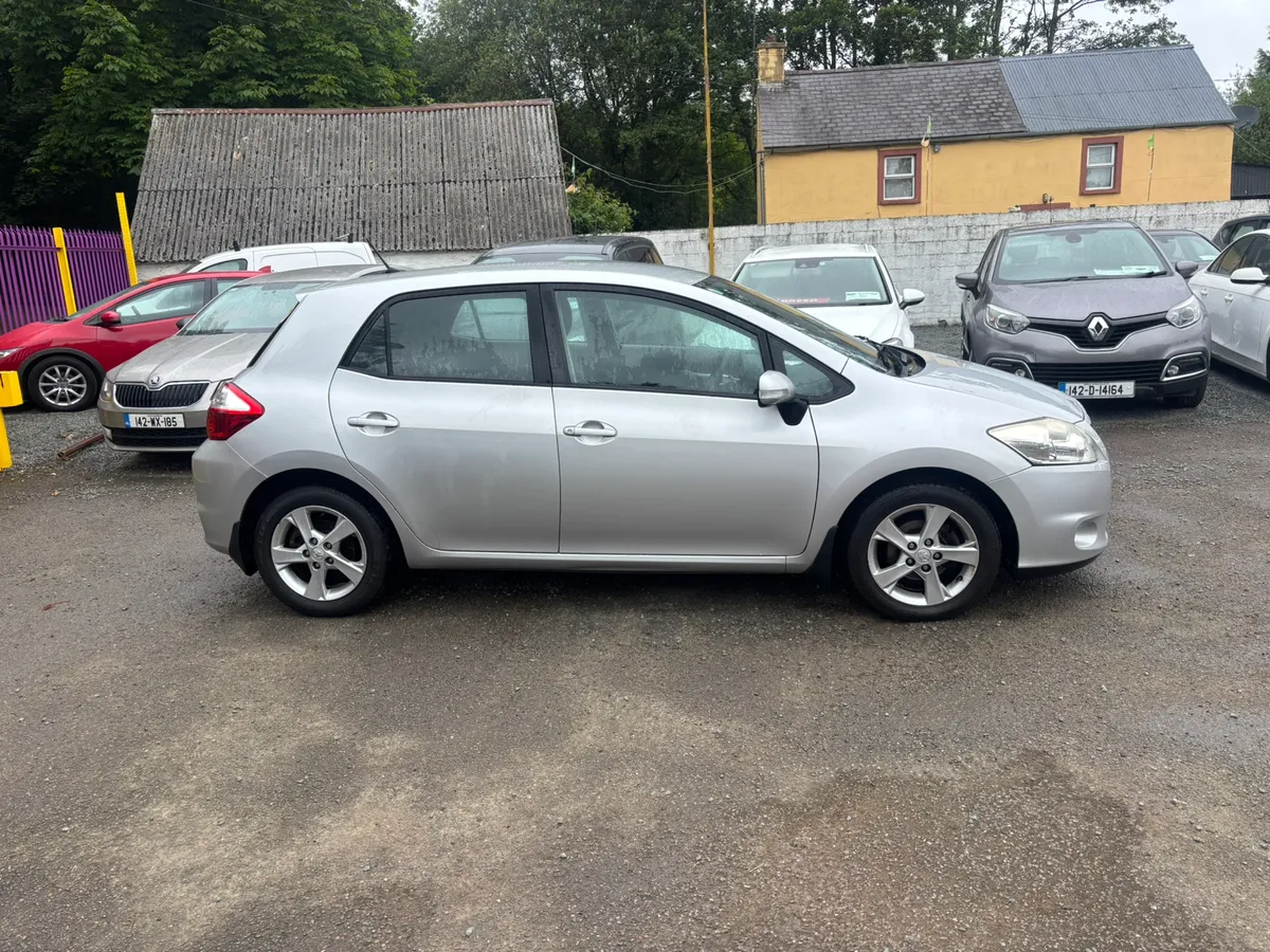 Low Miles Toyota Auris New NCT Warranty - Image 3