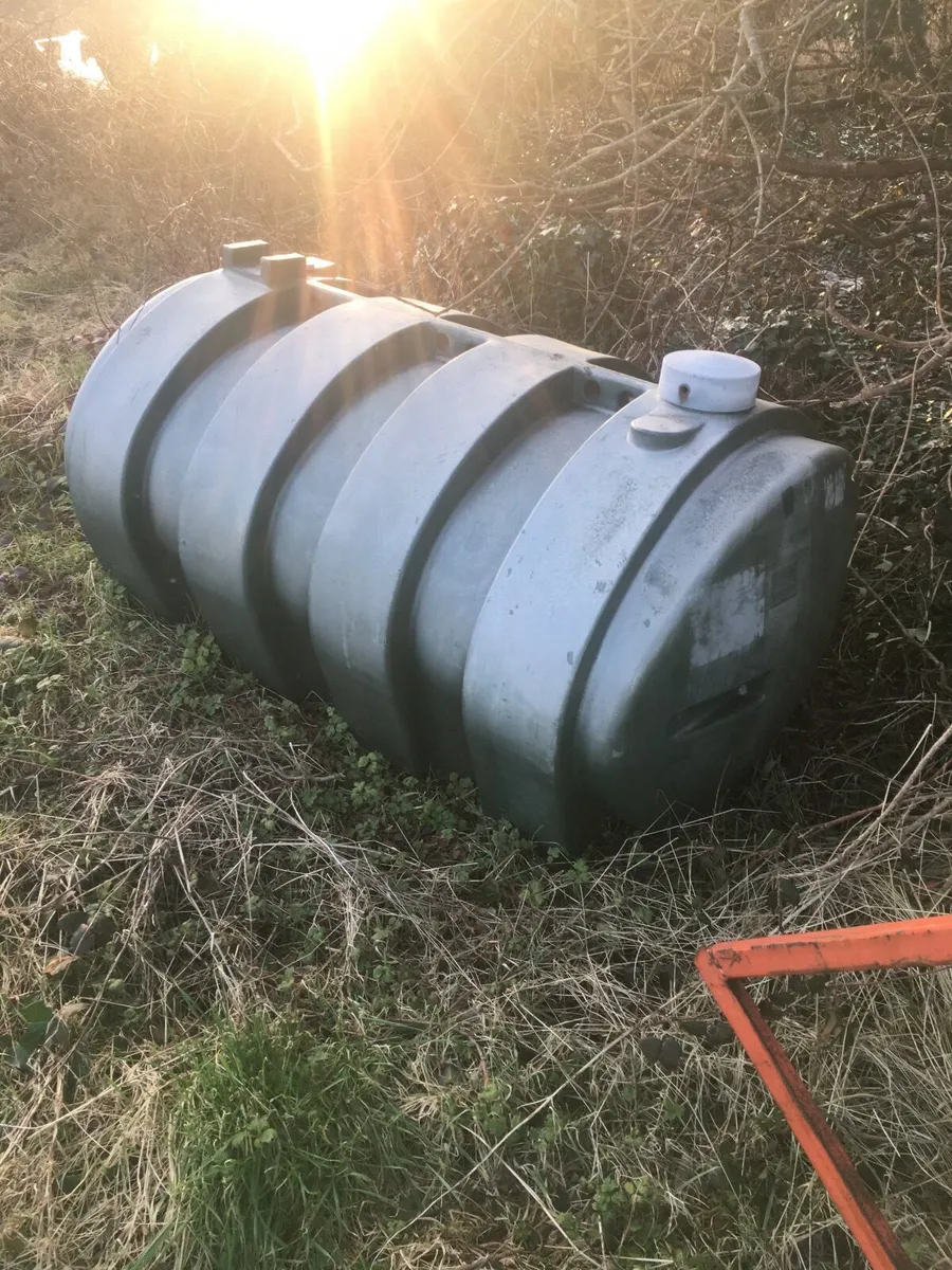 Oil tanks - Image 1