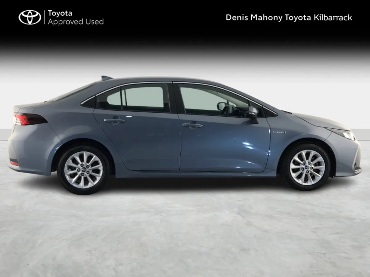 Toyota Corolla HYBRID LUNA SALOON - Image 3