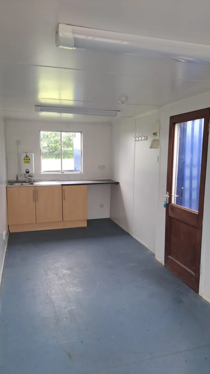 Cabin office - Image 3