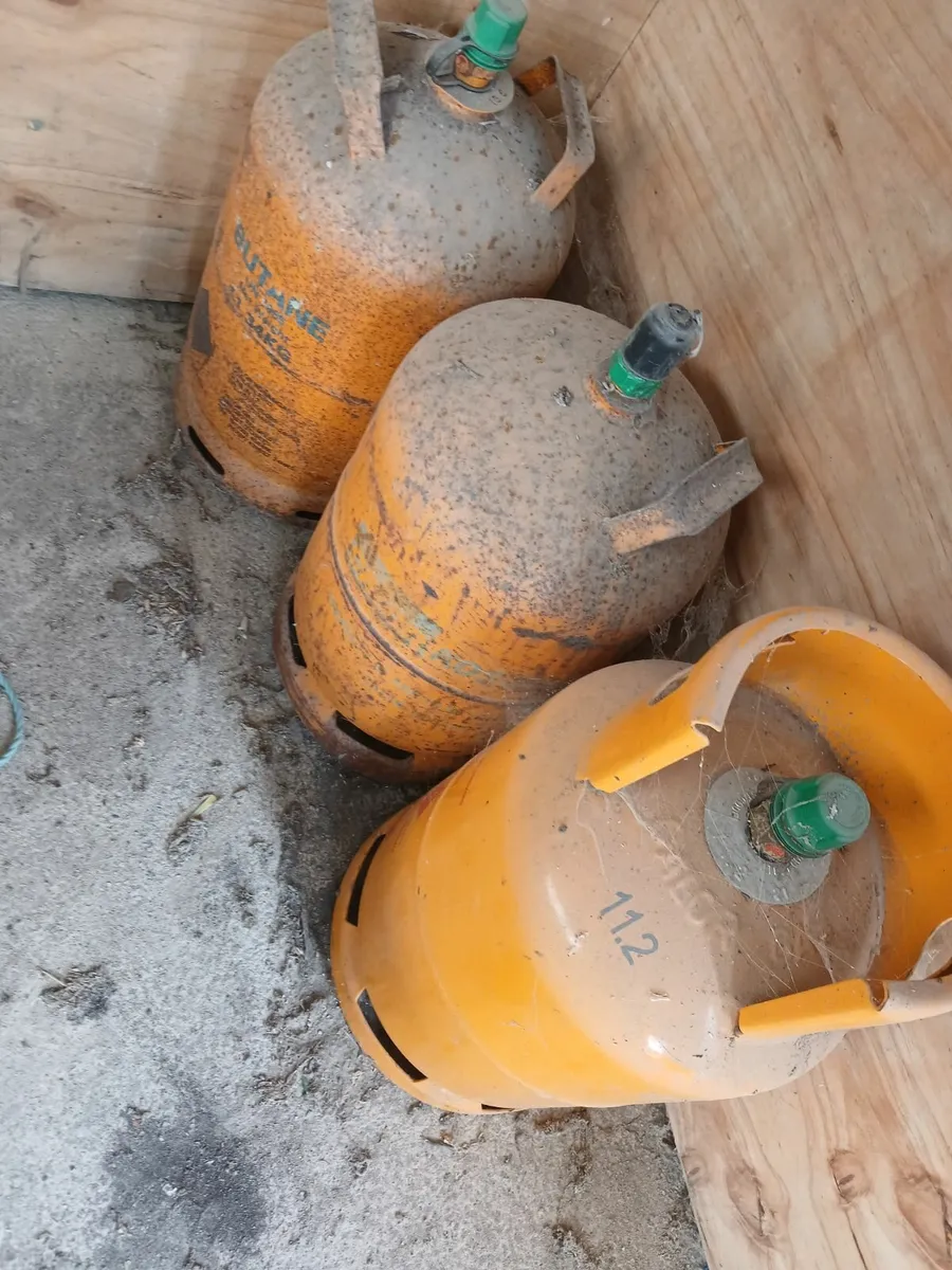Gas cylinders