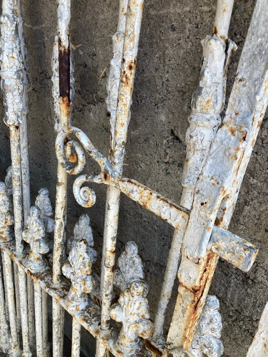 Gates - Image 4