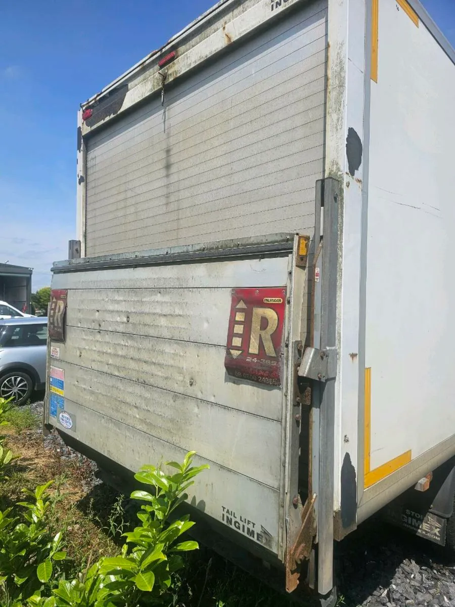 Luton body with tail lift - Image 3