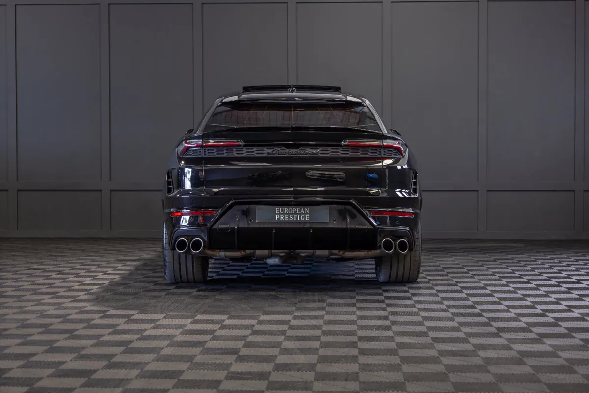 2025 Lamborghini Urus SE - Image 4