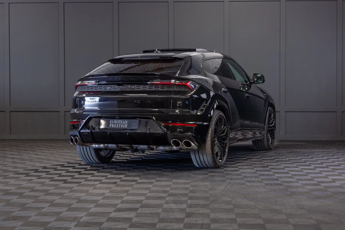 2025 Lamborghini Urus SE - Image 3