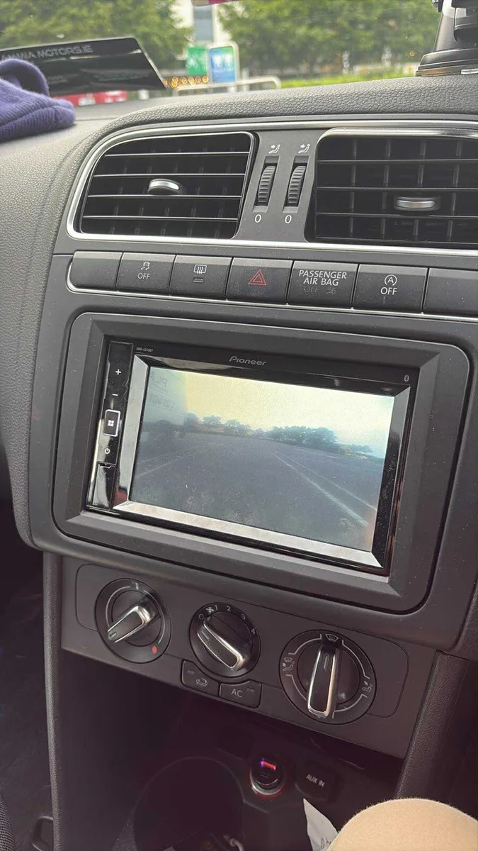 Automatic VW Polo 2013 low mileage - Image 4