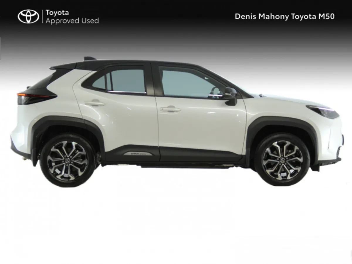 Toyota Yaris Cross Hybrid Luna Sport Auto - Image 3