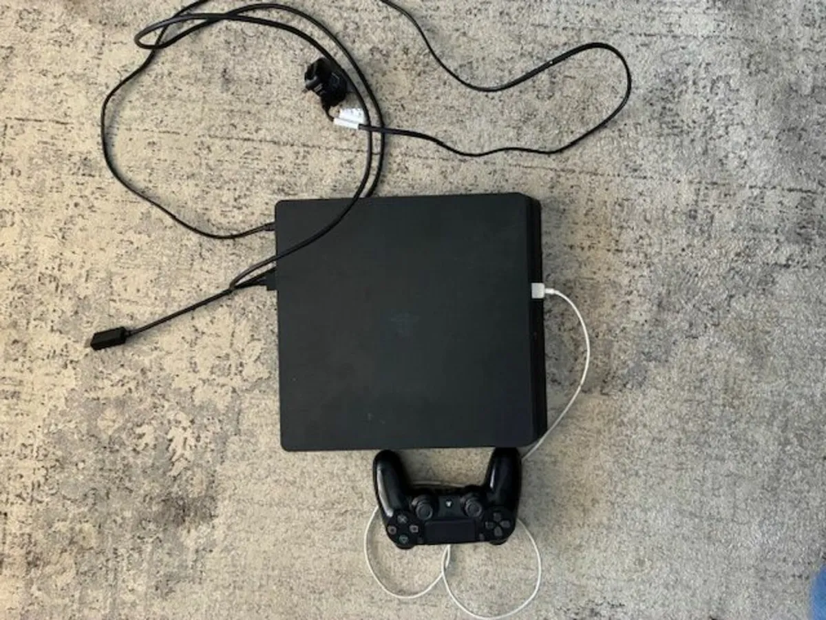 PS4 Slim 500gb - Image 1