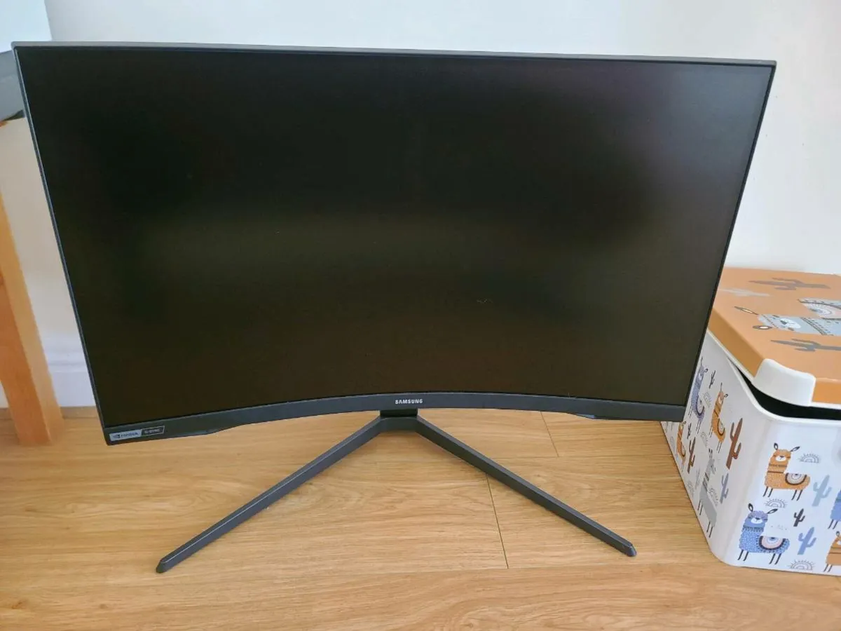 Odyssey G7 Samsung gaming monitor 240hz 1440p - Image 2
