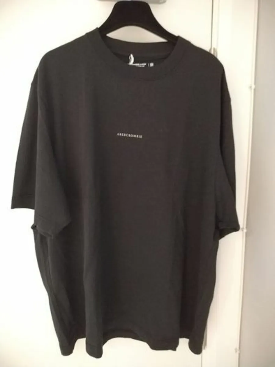 Abercrombie & Fitch black t-shirt - Image 1