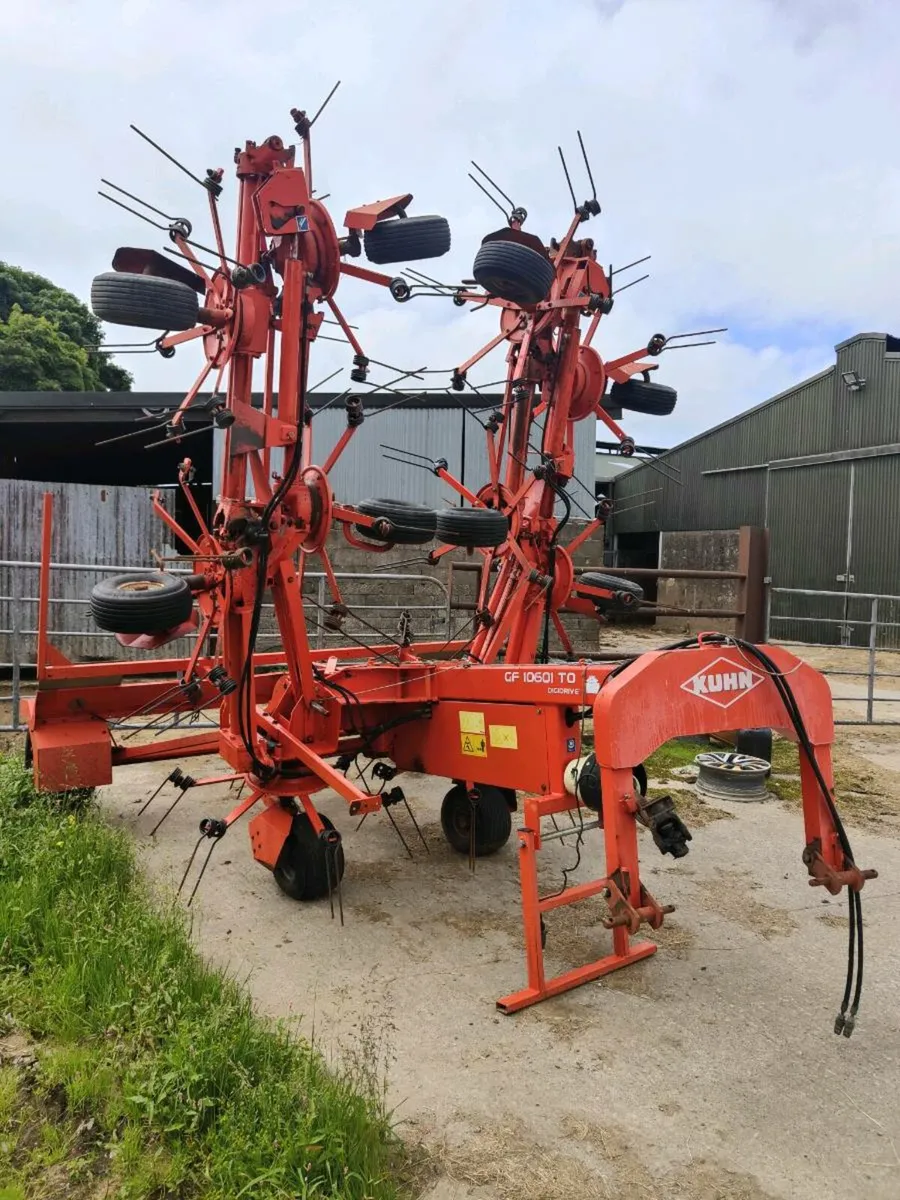 Kuhn 10 rotor tedder - Image 1