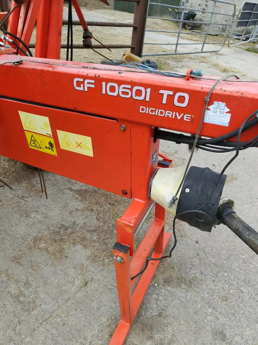 Kuhn 10 rotor tedder - Image 3