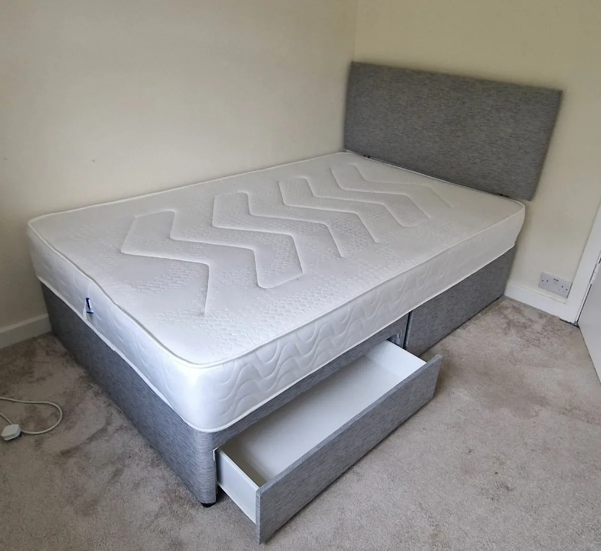 Bed Small Double. Grey Divan Bed - Image 2