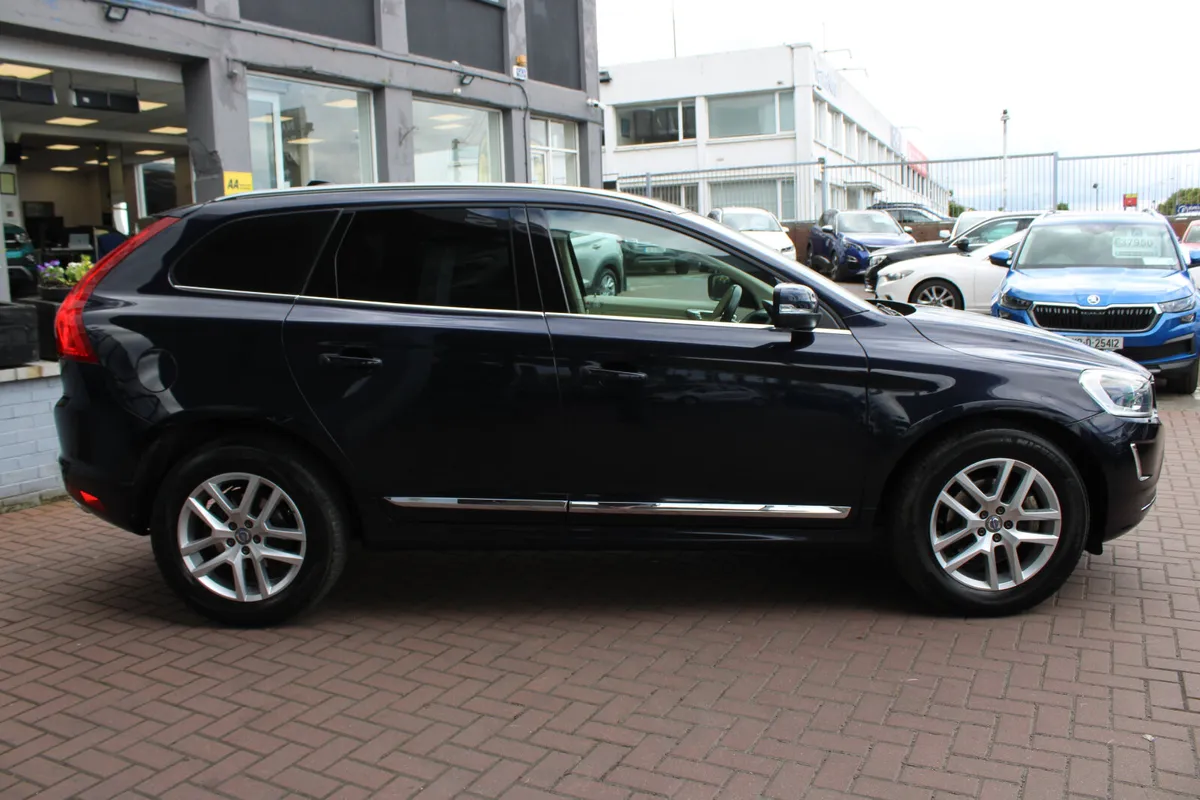VOLVO XC60 2.0D4 SE CROSS COUNTRY 5DR ESTATE AUTO - Image 3