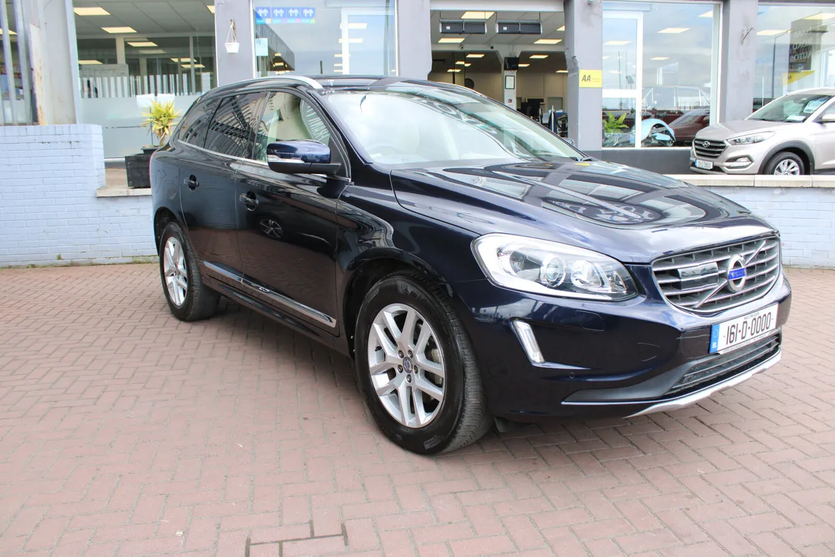 VOLVO XC60 2.0D4 SE CROSS COUNTRY 5DR ESTATE AUTO - Image 1