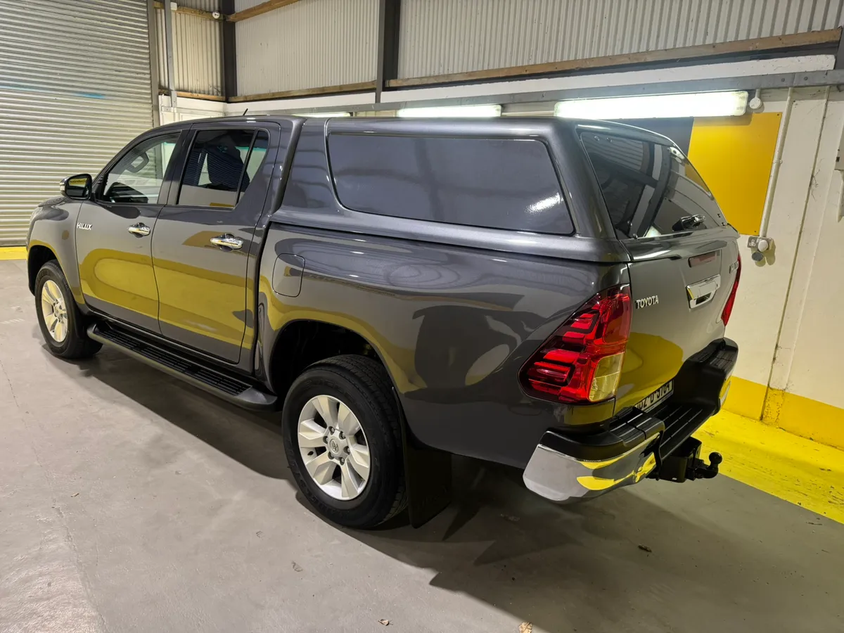 162 Toyota Hilux 2.4 D4D Double Cab Auto NO VAT - Image 3