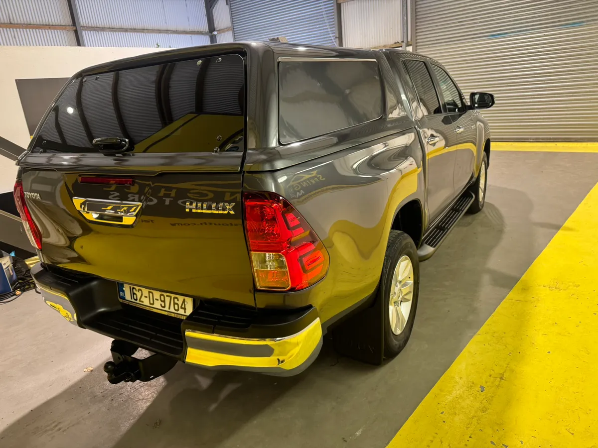 162 Toyota Hilux 2.4 D4D Double Cab Auto NO VAT - Image 4